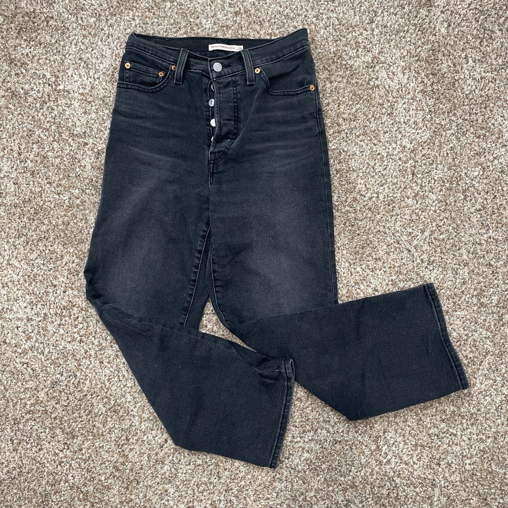 Levi’s size 26 women’s Ribcage Straight Ankle